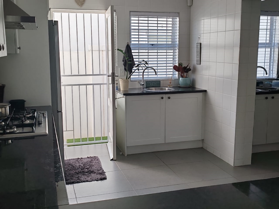To Let 3 Bedroom Property for Rent in Somerset West Western Cape